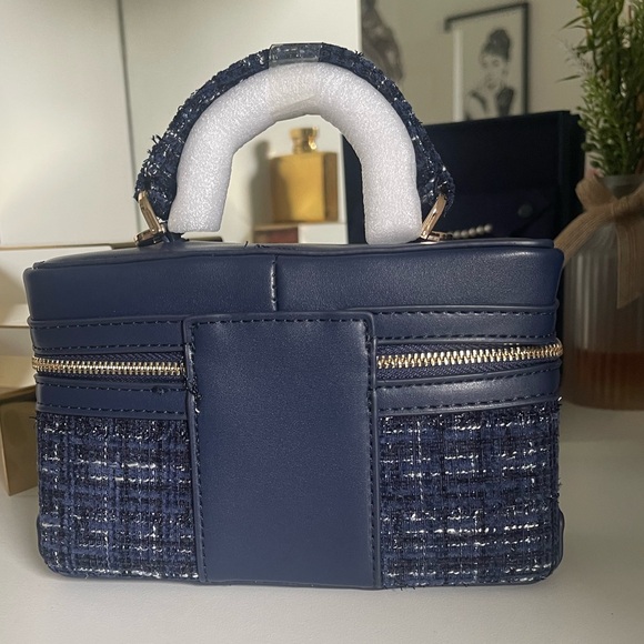 Chic Hobo Bag Dual Zipp Crossbody - Picture 6 of 17